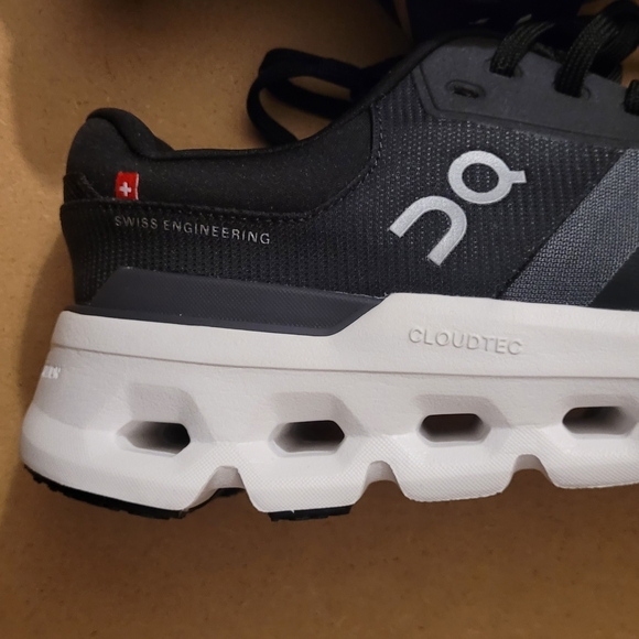 On running sneakers Cloudrunner 2 - Picture 11 of 15